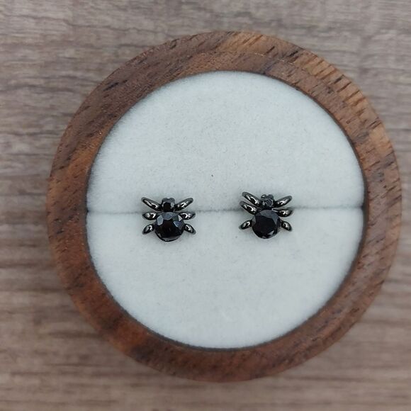 925 Sterling Silver Black Spider Stud Earrings - Picture 5 of 8